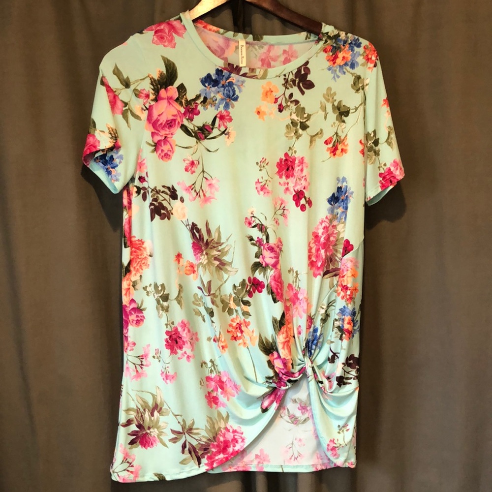 ADORABLE floral twist front top